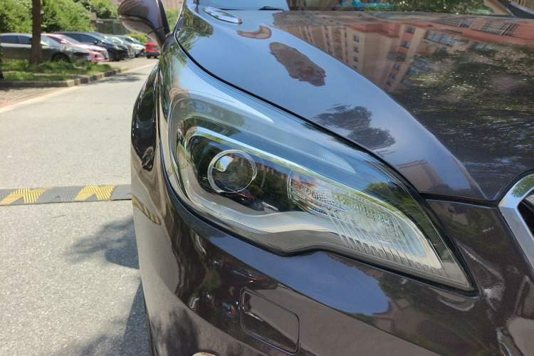 Used Buick Envision 2014 28T Four-Wheel Drive Elite Model Right Front Headlight