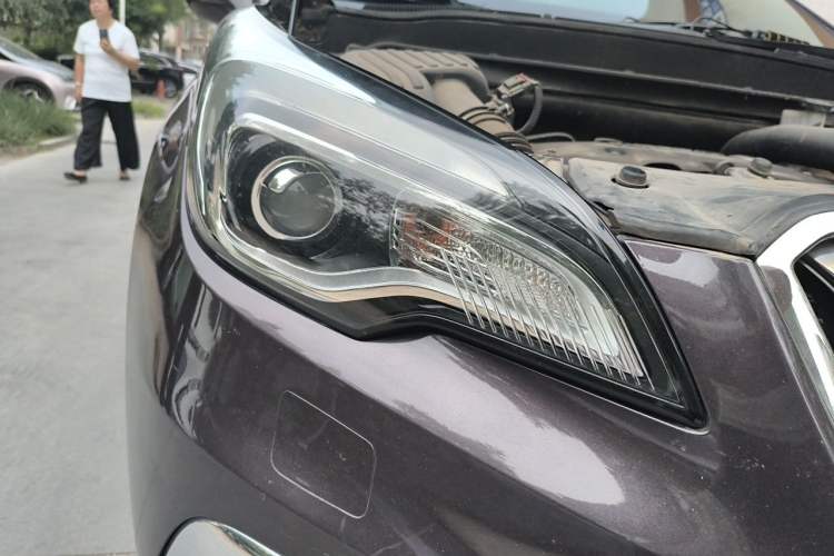 Used Buick Envision 2014 28T Four-Wheel Drive Luxury Model Right Front Headlight