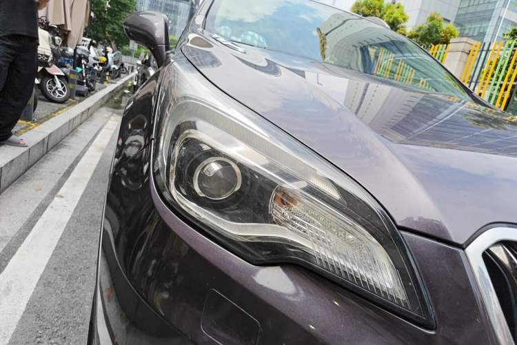 Used Buick Envision 2014 28T Four-Wheel Drive Elite Model Right Front Headlight