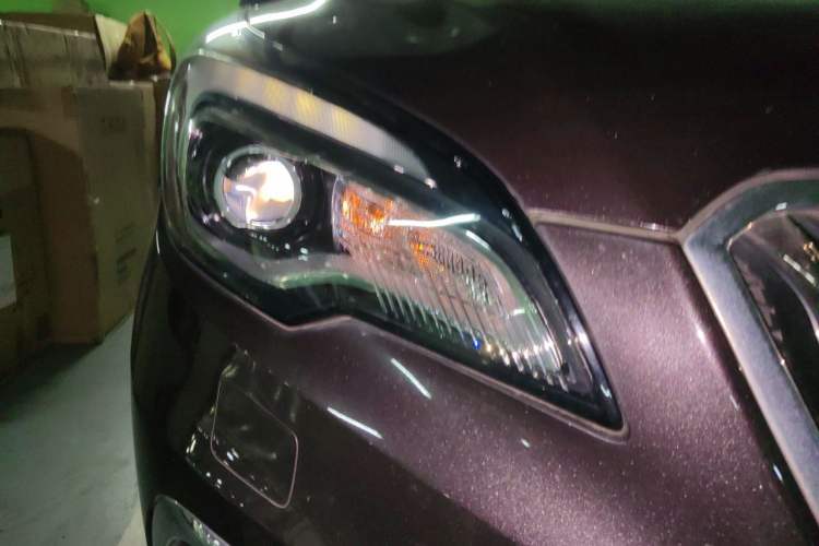 Used Buick Envision 2014 28T Four-Wheel Drive Elite Model Right Front Headlight