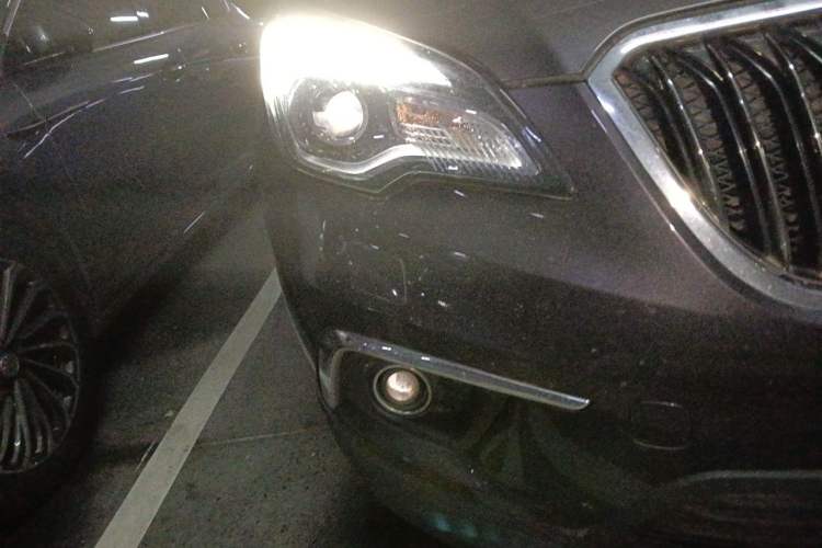Used Buick Envision 2014 28T Four-Wheel Drive Elite Model Right Front Headlight