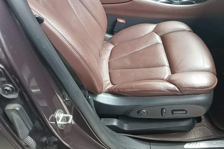 Used Buick Envision 2014 28T Four-Wheel Drive Luxury Model Right Front Seat