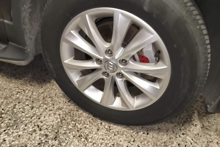 Used Buick Envision 2014 28T Four-Wheel Drive Luxury Model Right Front Wheel Hub