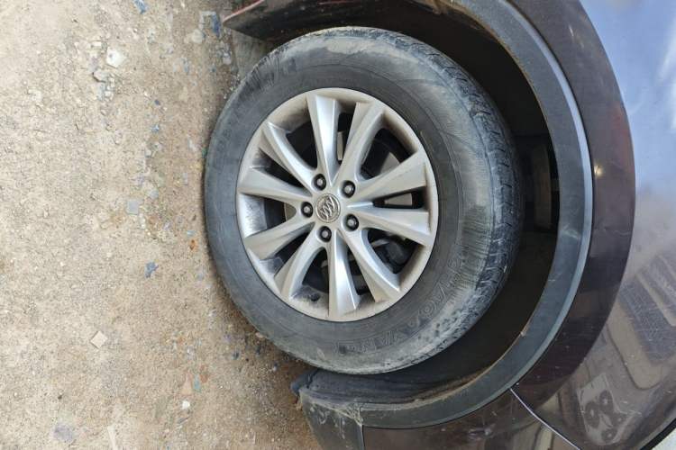 Used Buick Envision 2014 28T Four-Wheel Drive Elite Model Right Front Wheel Hub
