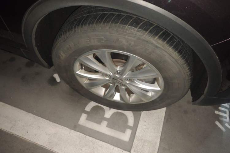 Used Buick Envision 2014 28T Four-Wheel Drive Elite Model Right Front Wheel Hub