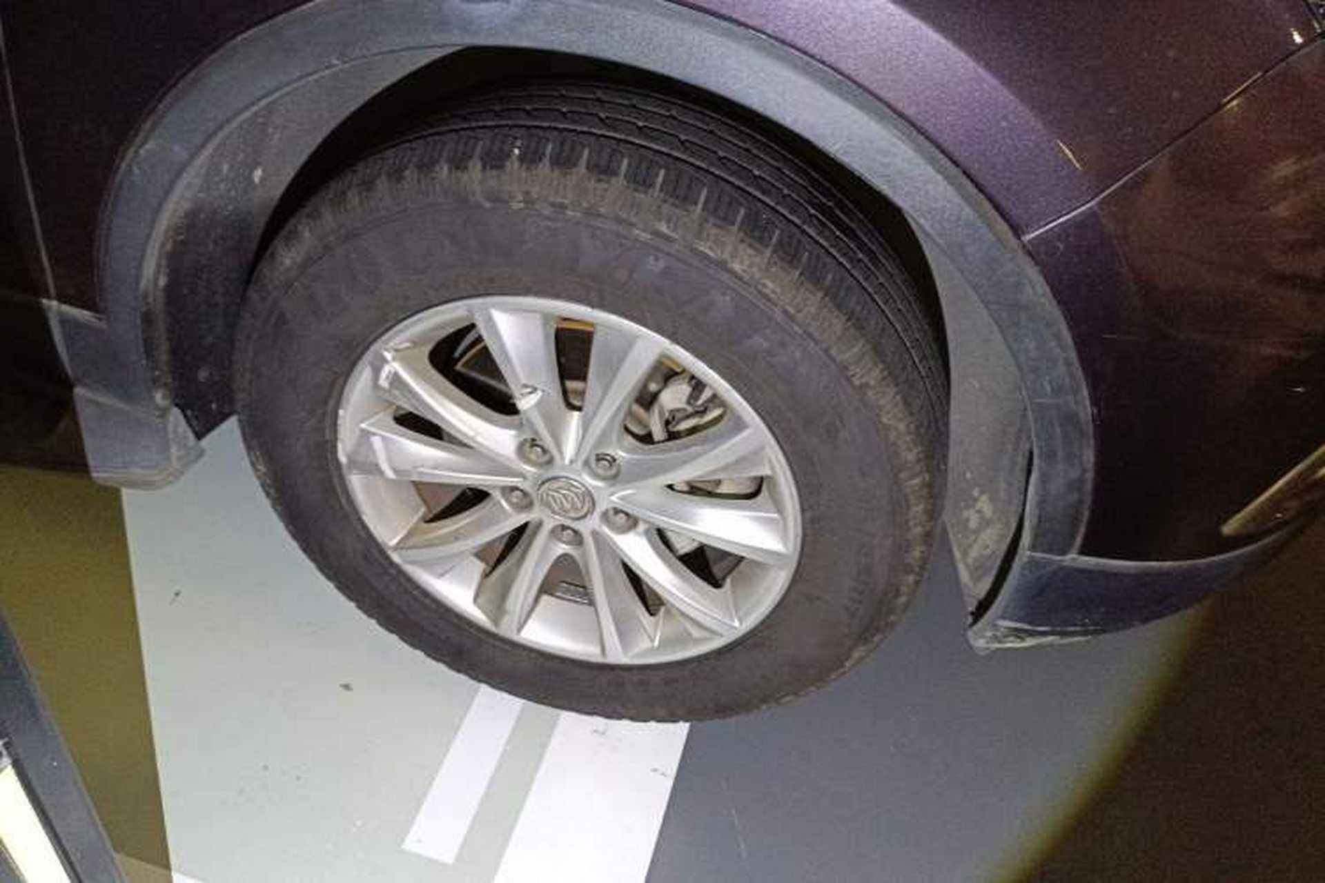 Used Buick Envision 2014 28T Four-Wheel Drive Elite Model Right Front Wheel Hub