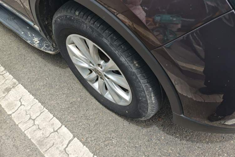 Used Buick Envision 2014 28T Four-Wheel Drive Elite Model Right Front Wheel Hub