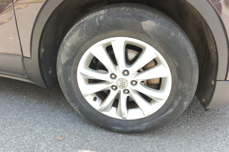 Used Buick Envision 2014 28T Four-Wheel Drive Elite Model Right Front Wheel Hub