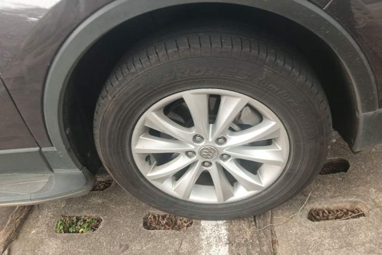 Used Buick Envision 2014 28T Four-Wheel Drive Luxury Model Right Front Wheel Hub