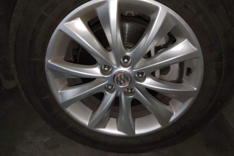Used Buick Envision 2014 28T Four-Wheel Drive Luxury Model Right Front Wheel Hub