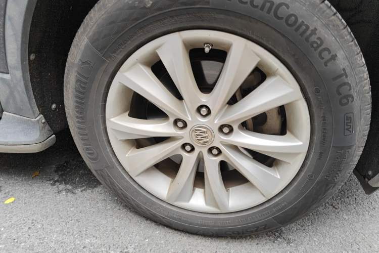Used Buick Envision 2014 28T Four-Wheel Drive Elite Model Right Front Wheel Hub