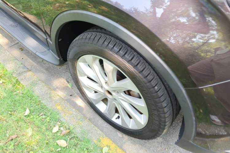 Used Buick Envision 2014 28T Four-Wheel Drive Elite Model Right Front Wheel Hub