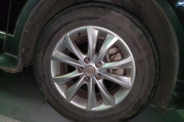 Used Buick Envision 2014 28T Four-Wheel Drive Elite Model Right Front Wheel Hub