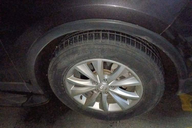 Used Buick Envision 2014 28T Four-Wheel Drive Elite Model Right Front Wheel Hub