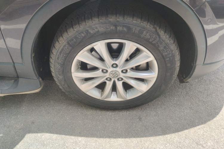Used Buick Envision 2014 28T Four-Wheel Drive Luxury Model Right Front Wheel Hub