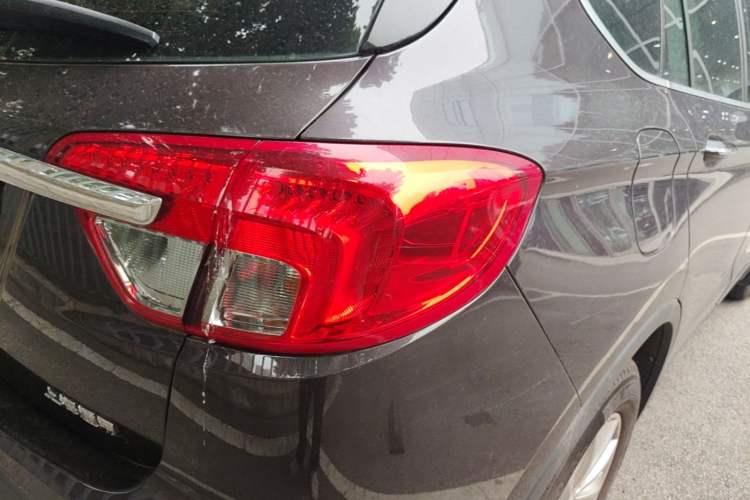 Used Buick Envision 2014 28T Four-Wheel Drive Elite Model Right Rear Taillight