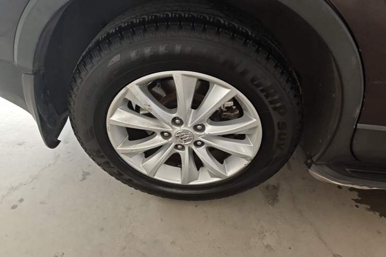 Used Buick Envision 2014 28T Four-Wheel Drive Luxury Model Right Rear Wheel Hub
