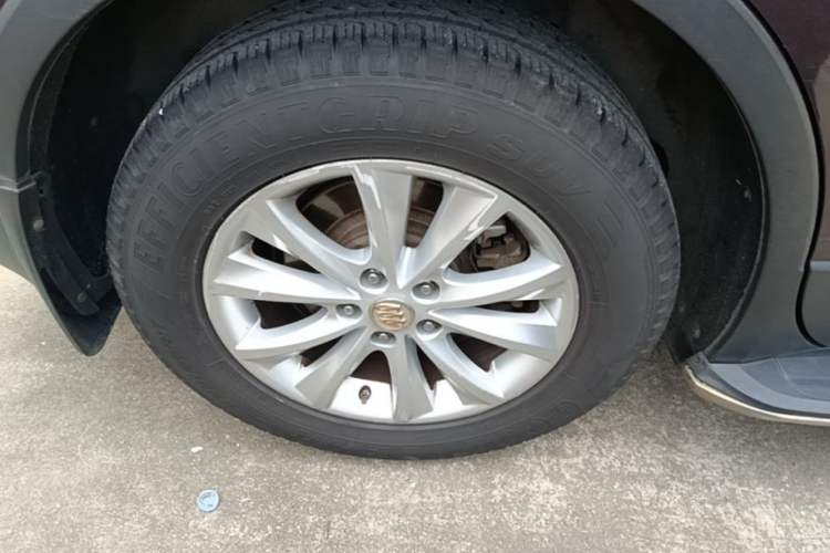 Used Buick Envision 2014 28T Four-Wheel Drive Luxury Model Right Rear Wheel Hub