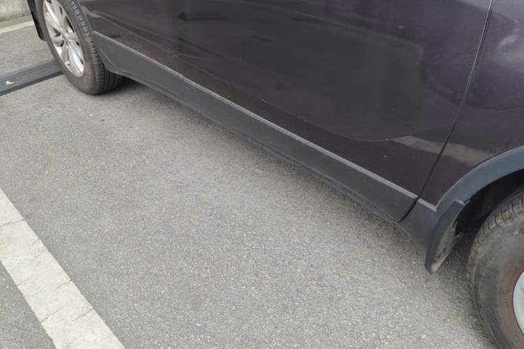 Used Buick Envision 2014 28T Four-Wheel Drive Elite Model Right Side Sill