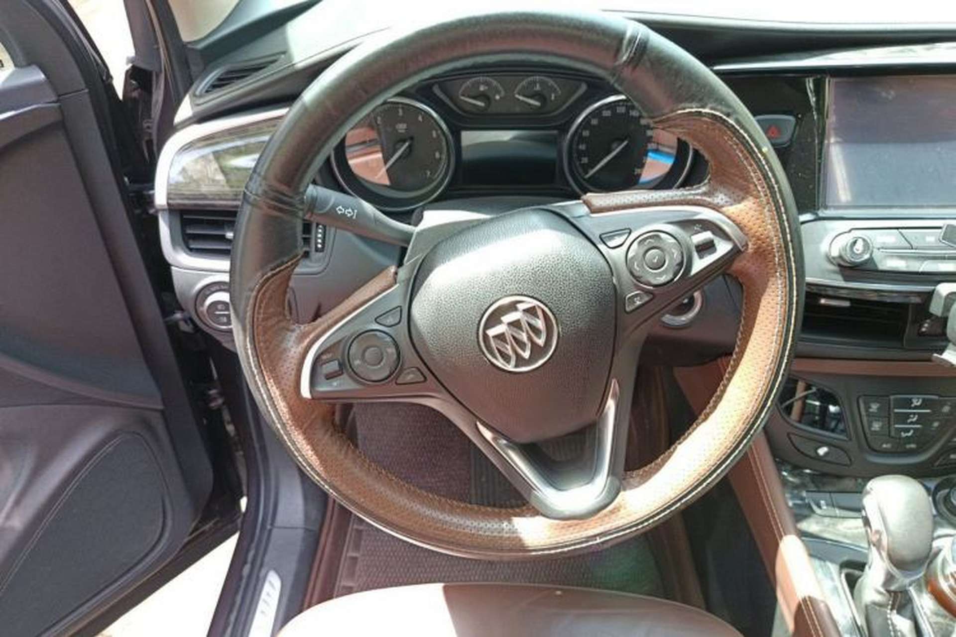Used Buick Envision 2014 28T Four-Wheel Drive Elite Model Steering Wheel