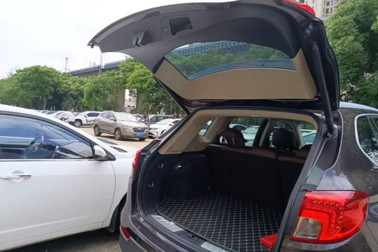 Used Buick Envision 2014 28T Four-Wheel Drive Luxury Model Trunk