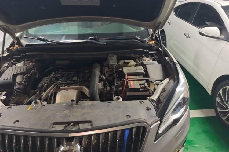 Used Buick Envision 2014 28T All-Wheel-Drive Versatile Sports Flagship Edition Engine Bay Left