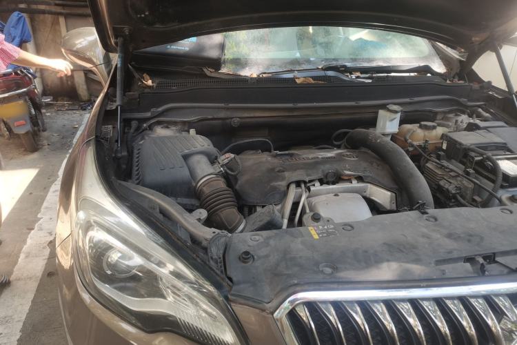 Used Buick Envision 2014 28T Four-Wheel Drive Elite Model Engine Bay Right
