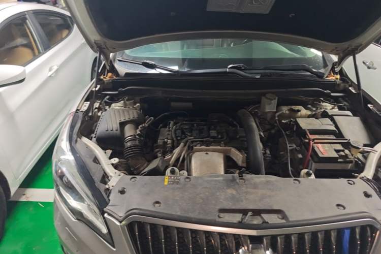 Used Buick Envision 2014 28T All-Wheel-Drive Versatile Sports Flagship Edition Engine Bay Right