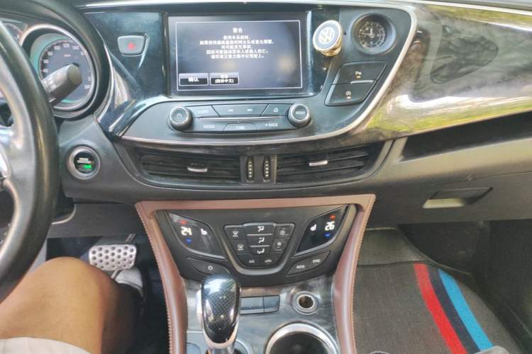 Used Buick Envision 2014 28T All-Wheel-Drive Versatile Sports Flagship Edition Audio And AC Panel