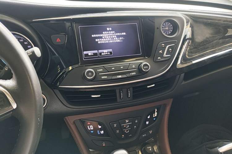 Used Buick Envision 2014 28T Four-Wheel Drive Luxury Model Audio And AC Panel