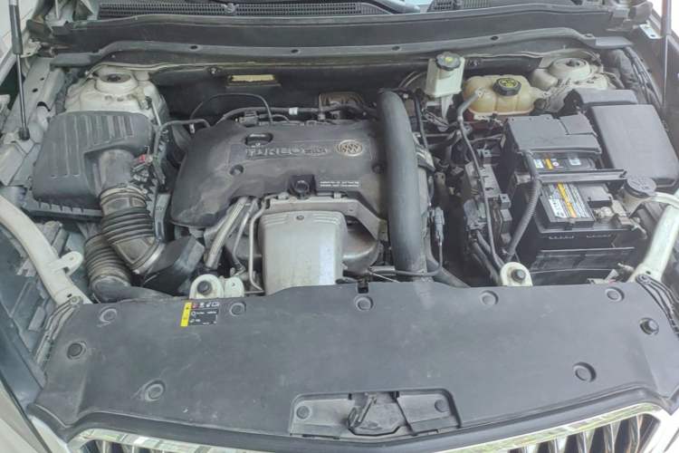 Used Buick Envision 2014 28T Four-Wheel Drive Luxury Model Engine Bay