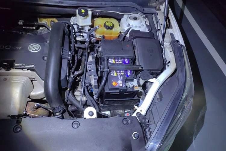 Used Buick Envision 2014 28T Four-Wheel Drive Luxury Model Engine Bay Left