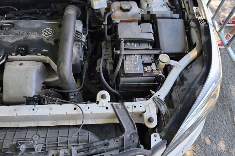 Used Buick Envision 2014 28T Four-Wheel Drive Luxury Model Engine Bay Left