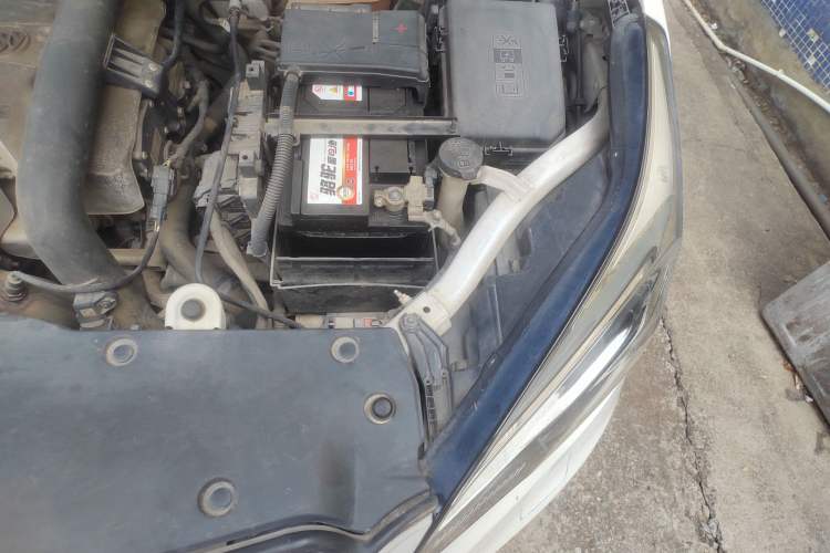 Used Buick Envision 2014 28T Four-Wheel Drive Luxury Model Engine Bay Left