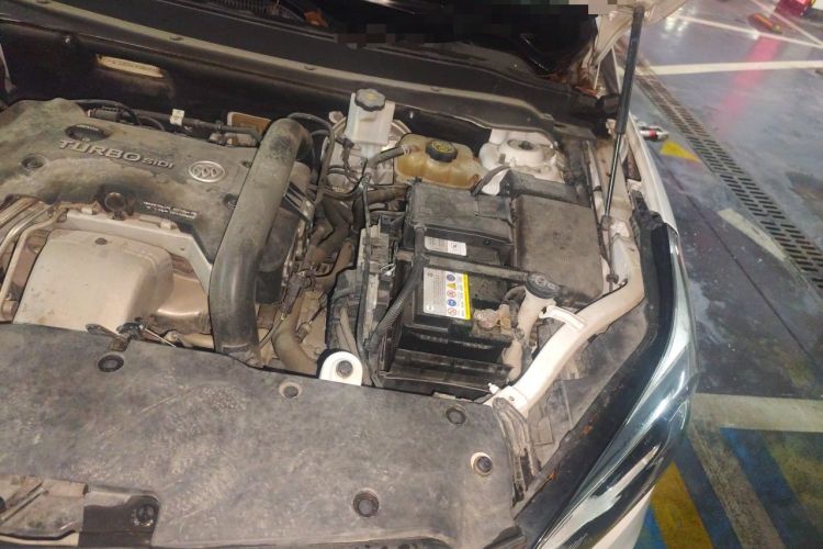 Used Buick Envision 2014 28T Four-Wheel Drive Luxury Model Engine Bay Left