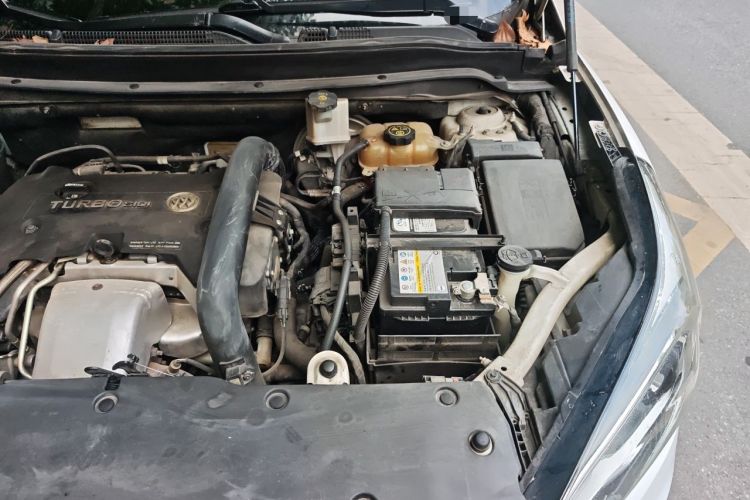 Used Buick Envision 2014 28T Four-Wheel Drive Luxury Model Engine Bay Left