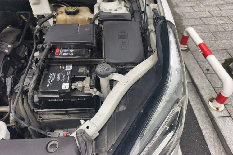 Used Buick Envision 2014 28T Four-Wheel Drive Luxury Model Engine Bay Left