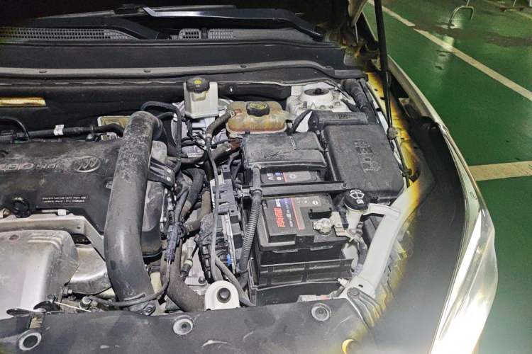 Used Buick Envision 2014 28T Four-Wheel Drive Luxury Model Engine Bay Left