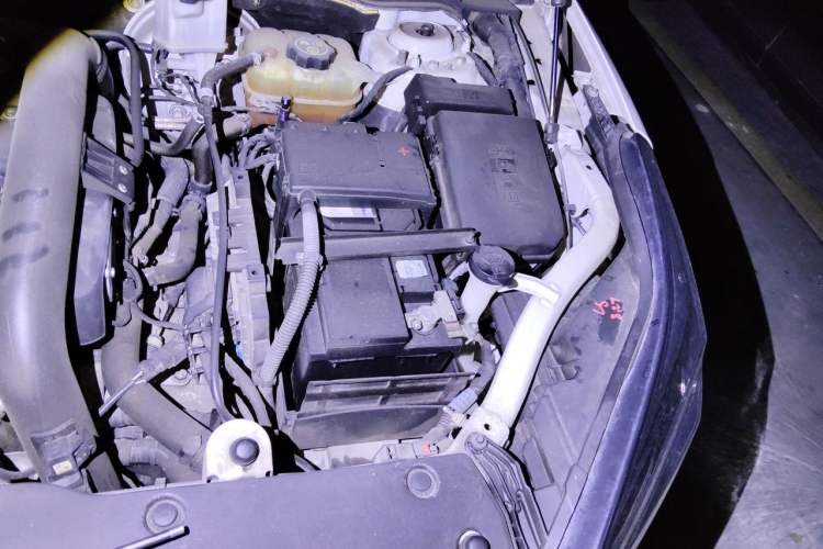 Used Buick Envision 2014 28T Four-Wheel Drive Elite Model Engine Bay Left
