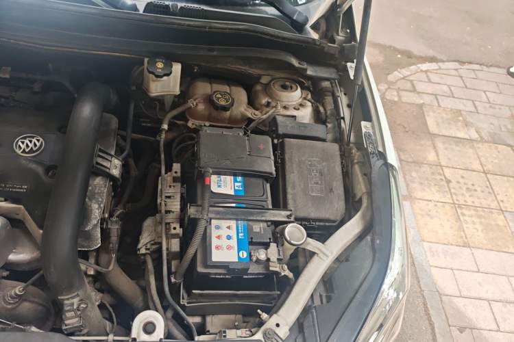 Used Buick Envision 2014 28T Four-Wheel Drive Luxury Model Engine Bay Left