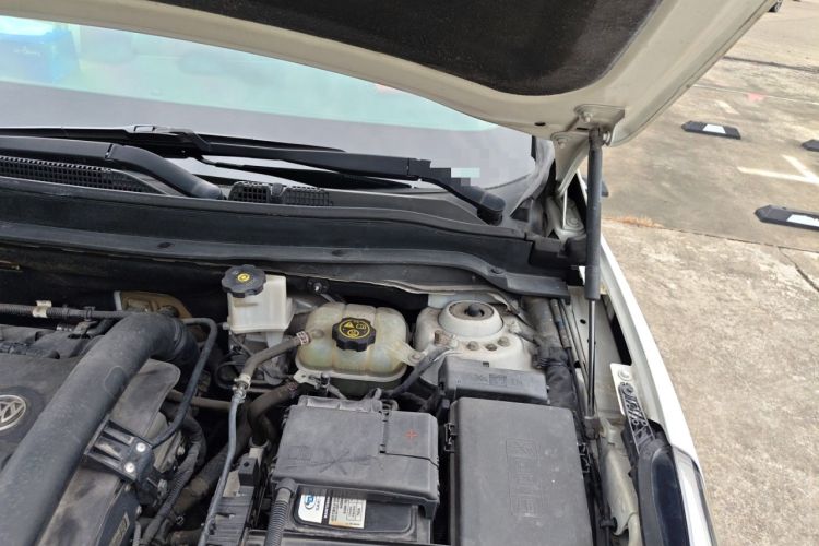 Used Buick Envision 2014 28T Four-Wheel Drive Luxury Model Engine Bay Left