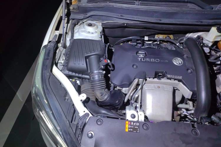 Used Buick Envision 2014 28T Four-Wheel Drive Luxury Model Engine Bay Right