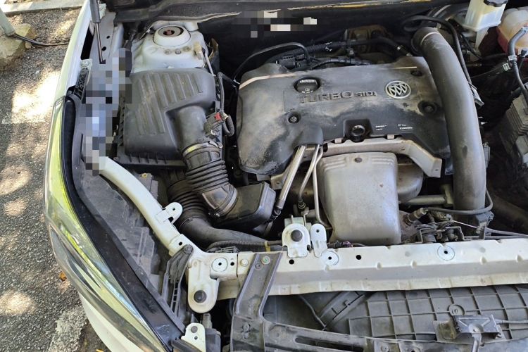Used Buick Envision 2014 28T Four-Wheel Drive Luxury Model Engine Bay Right
