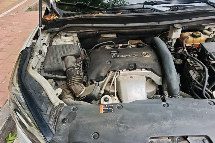 Used Buick Envision 2014 28T Four-Wheel Drive Luxury Model Engine Bay Right