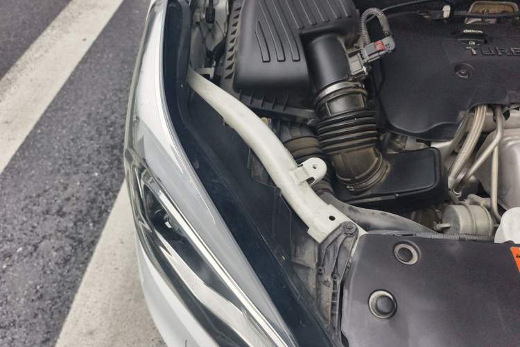 Used Buick Envision 2014 28T Four-Wheel Drive Luxury Model Engine Bay Right