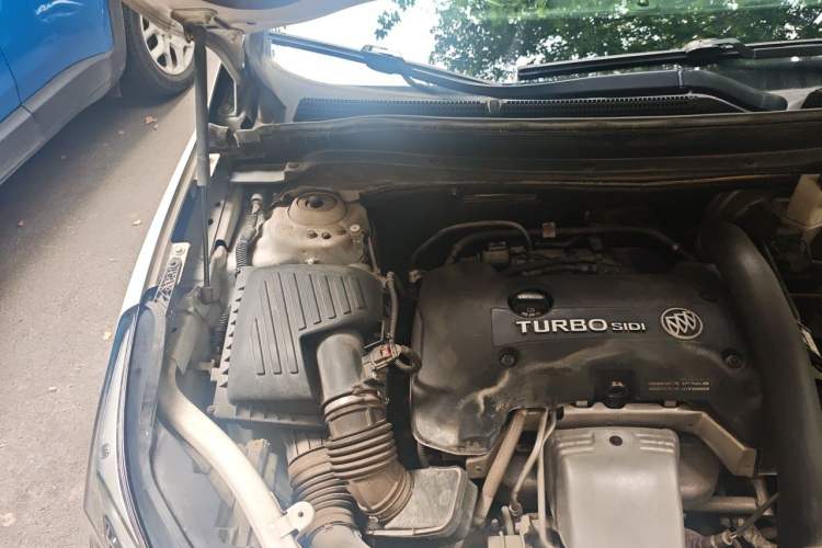 Used Buick Envision 2014 28T Four-Wheel Drive Luxury Model Engine Bay Right