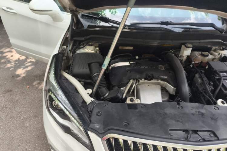 Used Buick Envision 2014 28T All-Wheel-Drive Versatile Sports Flagship Edition Engine Bay Right