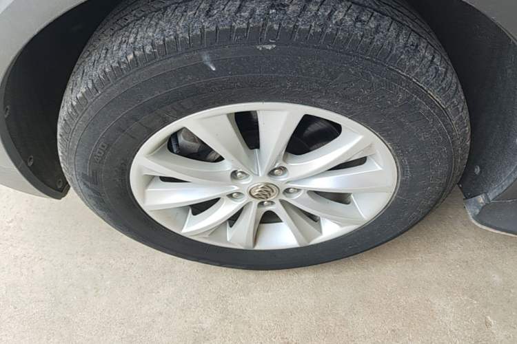 Used Buick Envision 2014 28T Four-Wheel Drive Luxury Model Left Front Wheel Hub