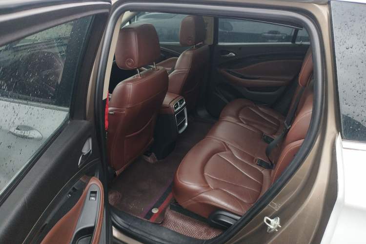 Used Buick Envision 2014 28T Four-Wheel Drive Elite Model Left Rear Seat