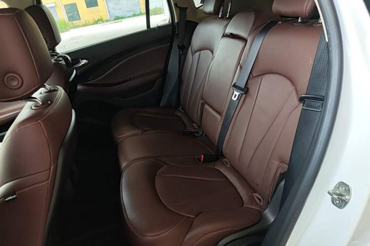 Used Buick Envision 2014 28T Four-Wheel Drive Luxury Model Left Rear Seat